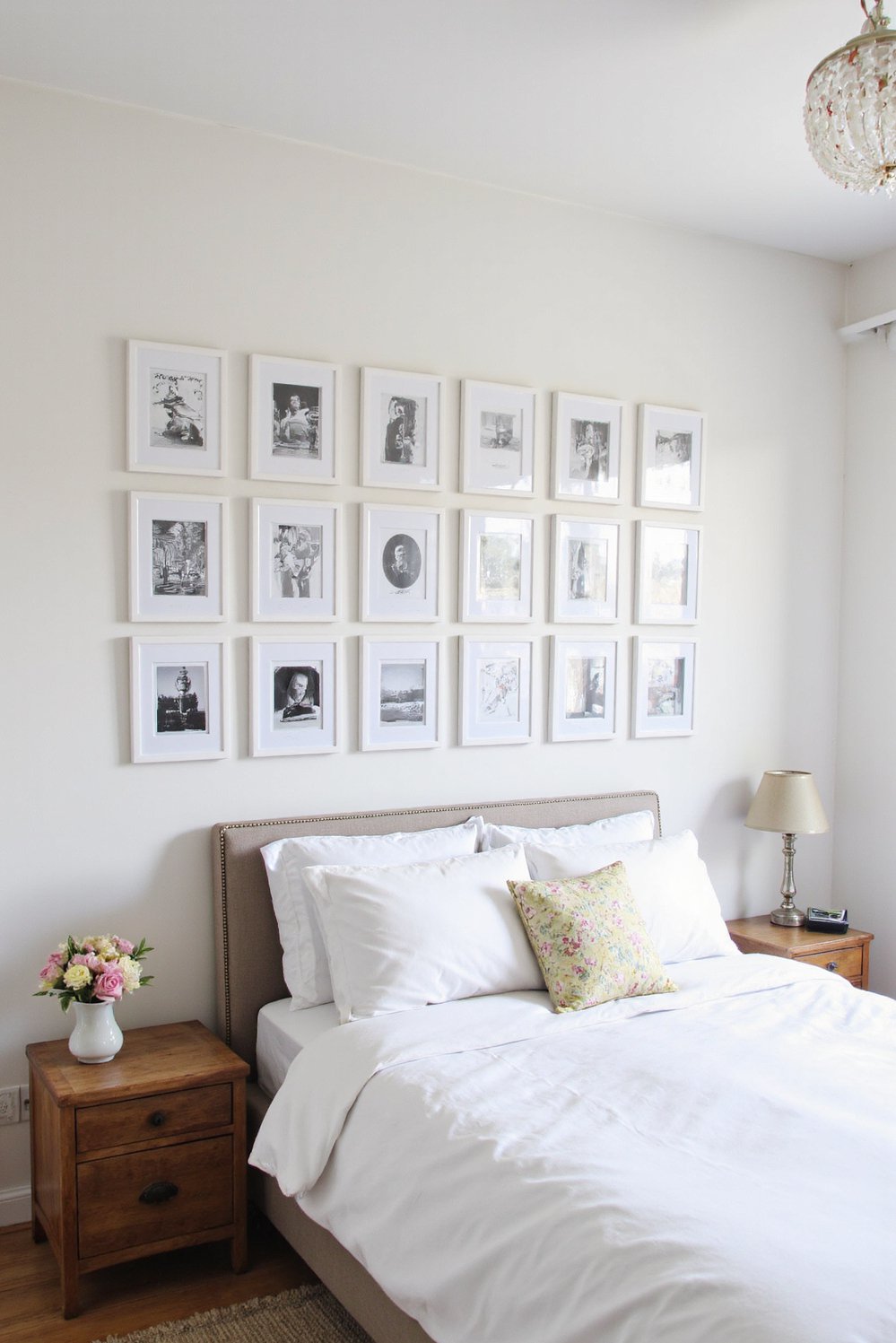 White bedroom decor ideas - White Wall Bedroom: Gallery Wall & Cozy Design - White bedroom, white walls. A calming space. I...