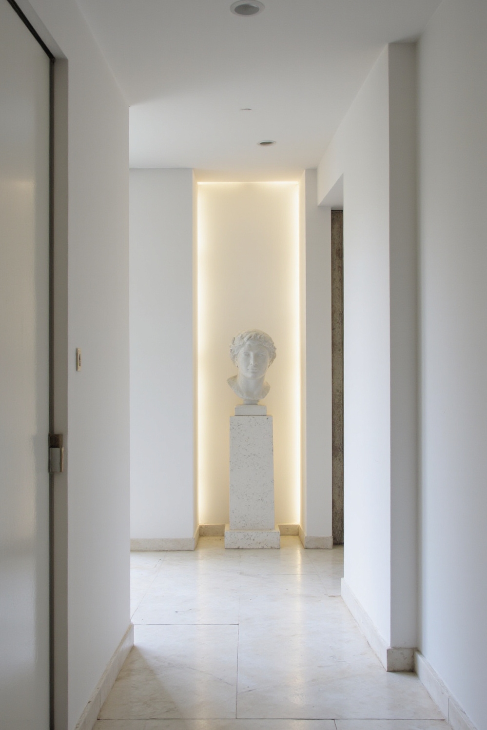 end of hallway decor - Architectural Hallway Statements - Seamless plaster creates a deep, rectangular niche at...