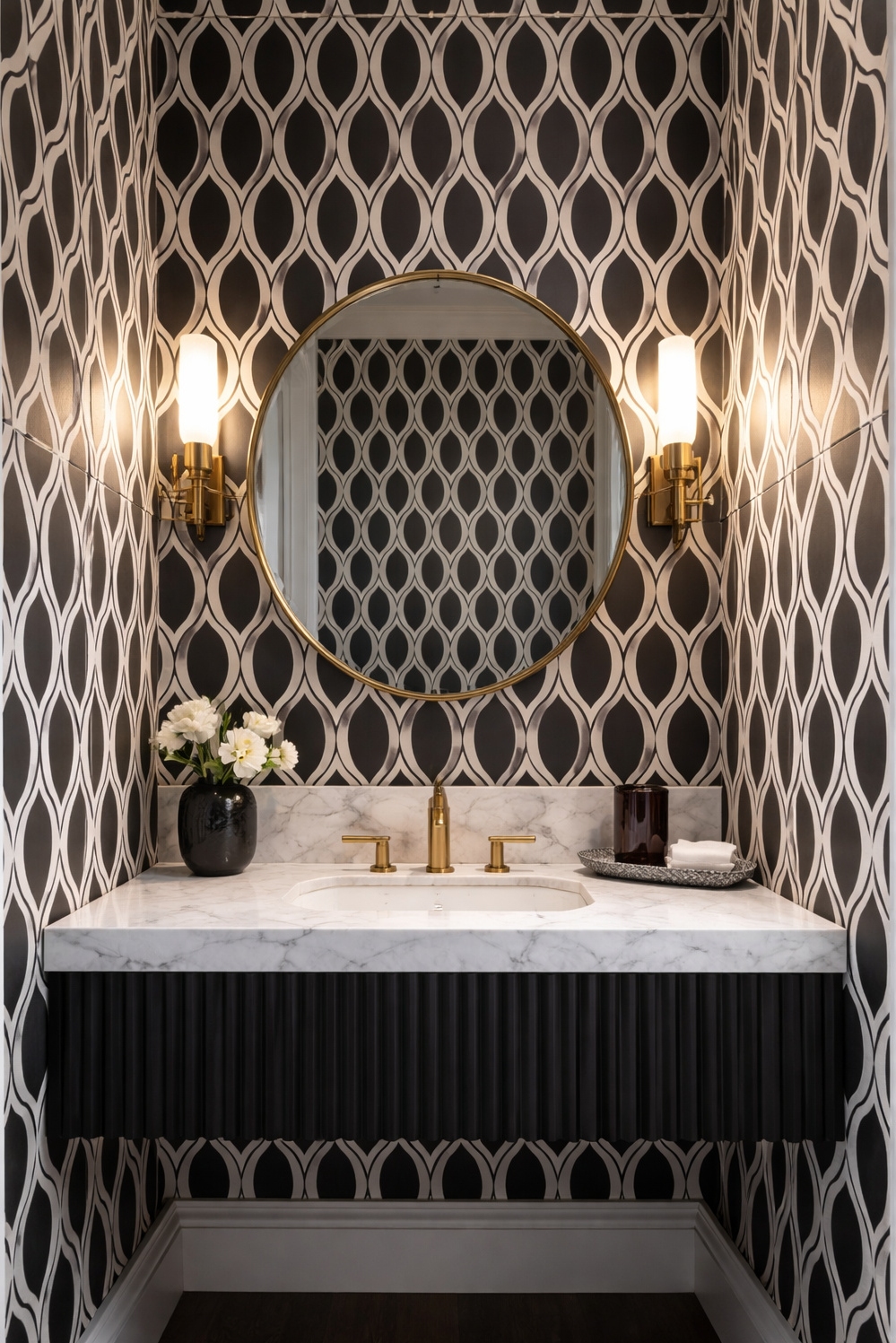 elegant wallpaper ideas - Bold Wallpaper Really Shines in Room - These elegant wallpaper ideas really shine in this...