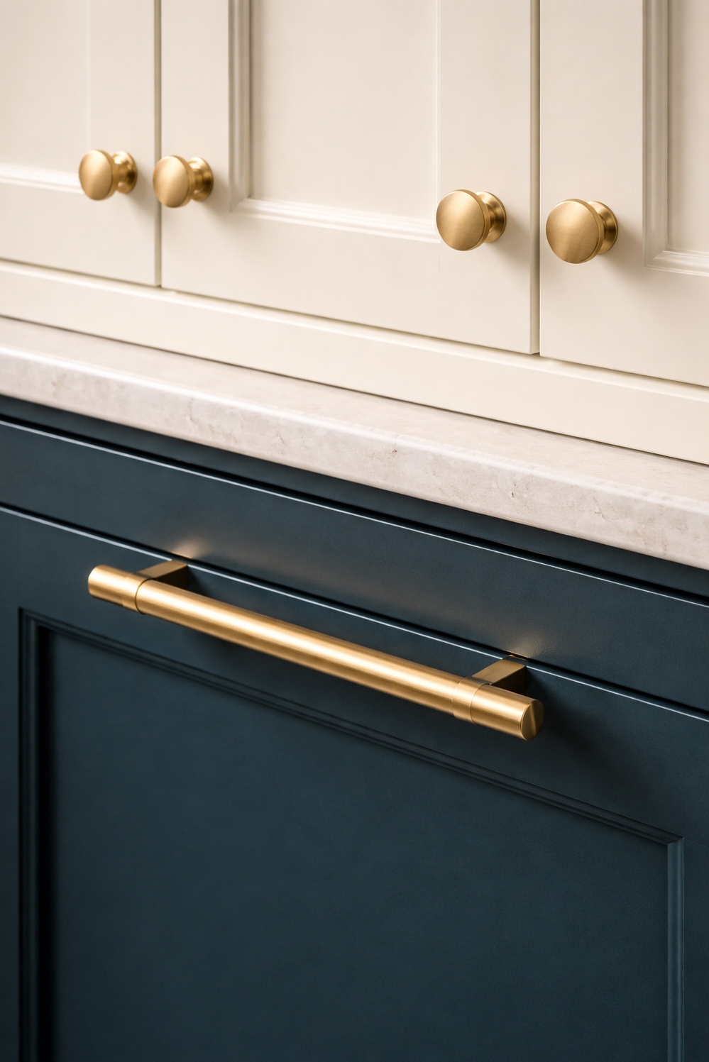 two tones kitchen cabinetss - Dark Lowers Really Grab the Eye - These two tones kitchen cabinetss really grab your...